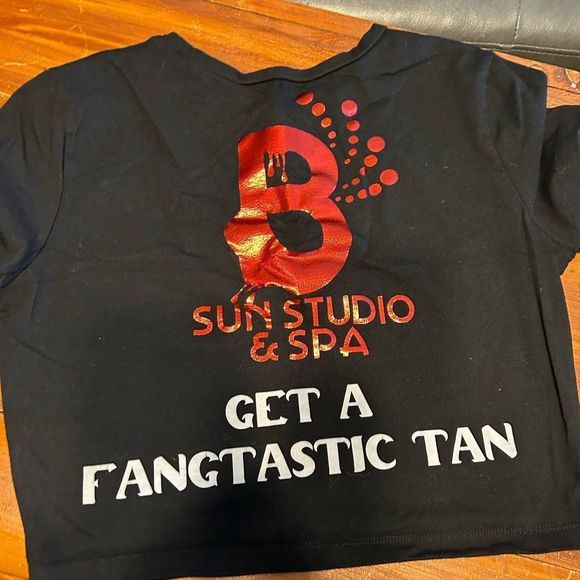 Wild fable tshirt with vampire teeth size large - Picture 2 of 3